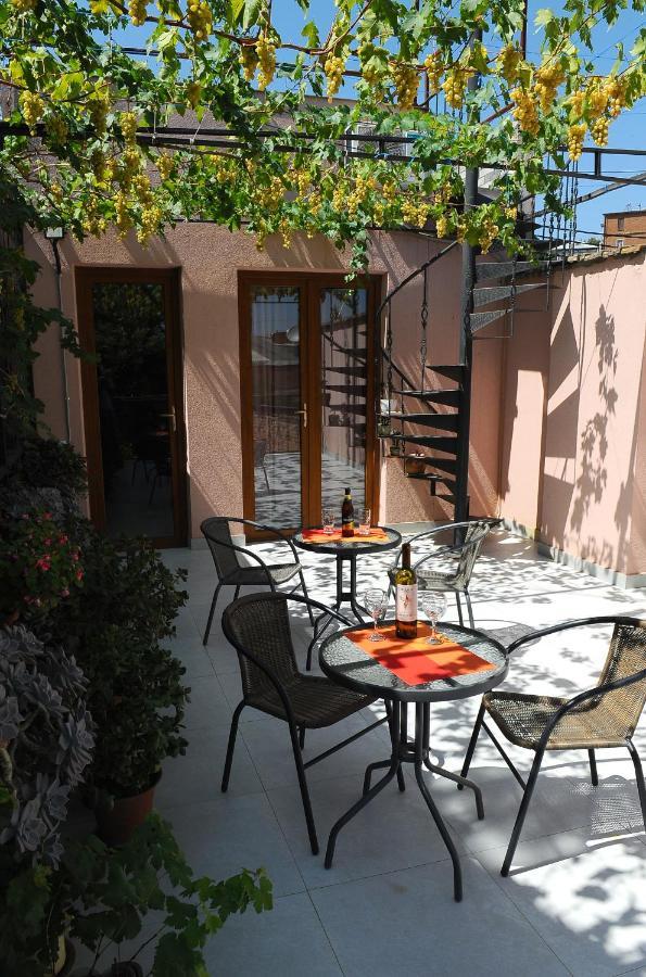 Janika Apartments Τυφλίδα Εξωτερικό φωτογραφία